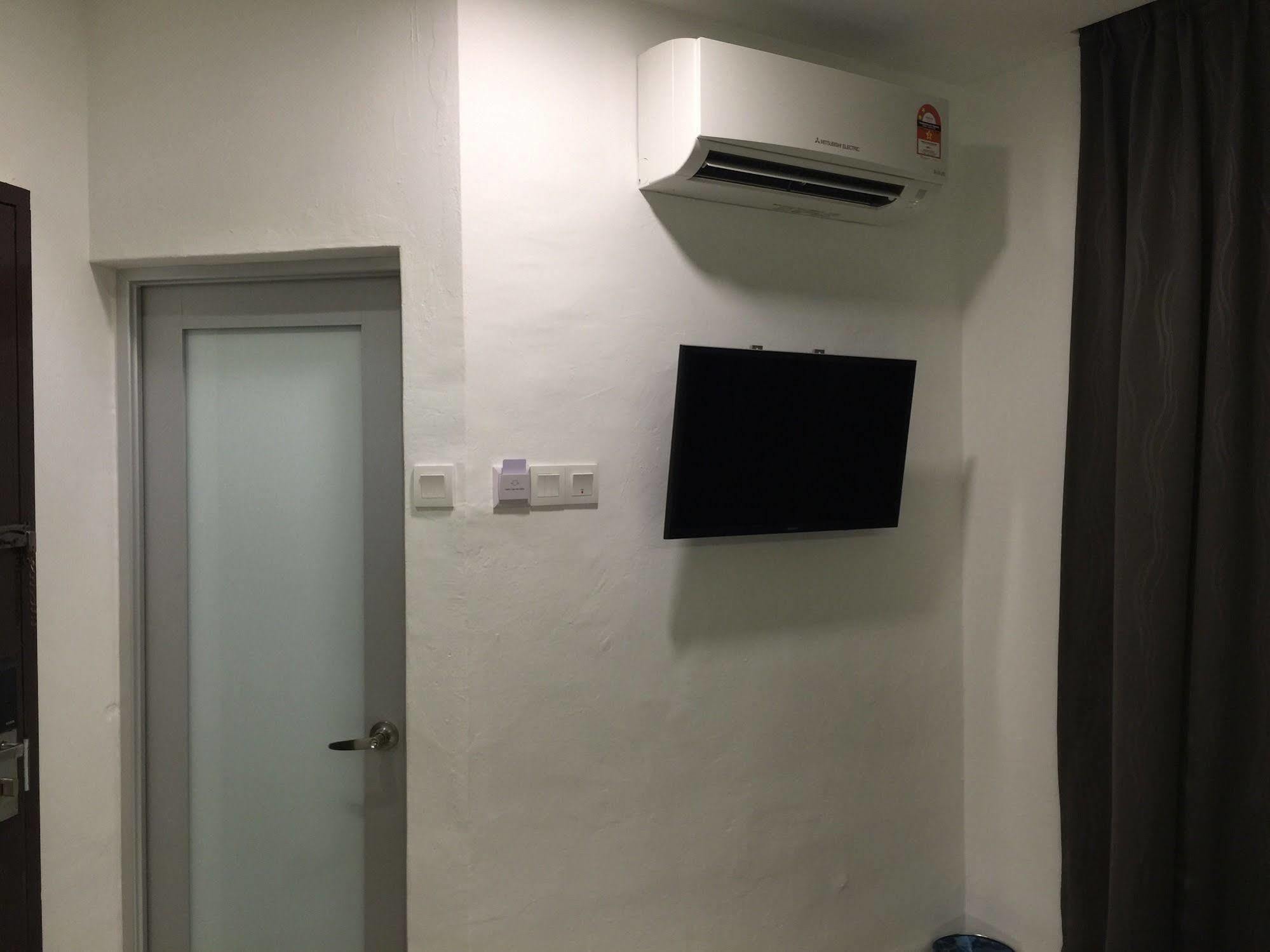 The Oikos Hotel Pontian Kecil Dış mekan fotoğraf