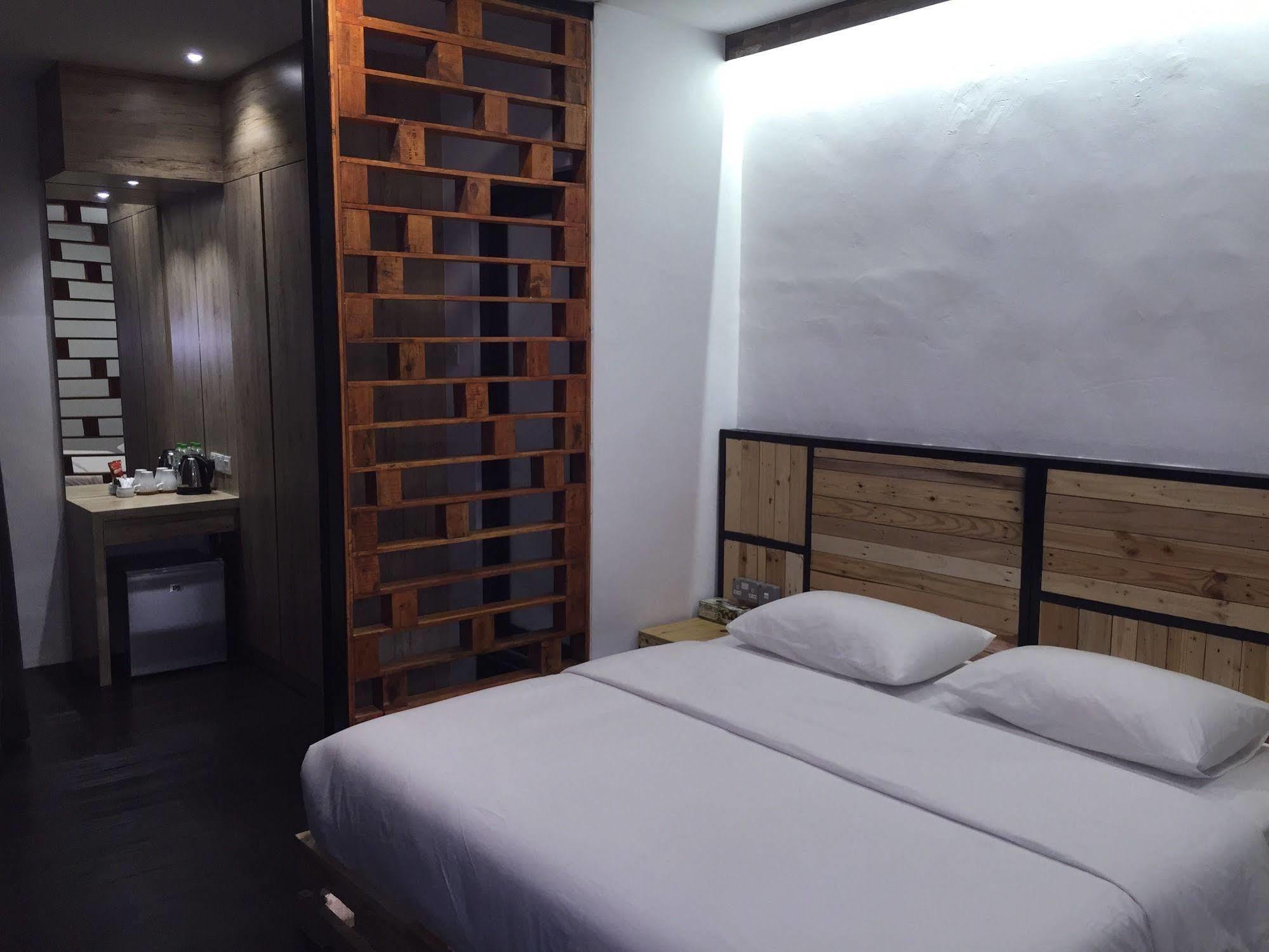 The Oikos Hotel Pontian Kecil Dış mekan fotoğraf