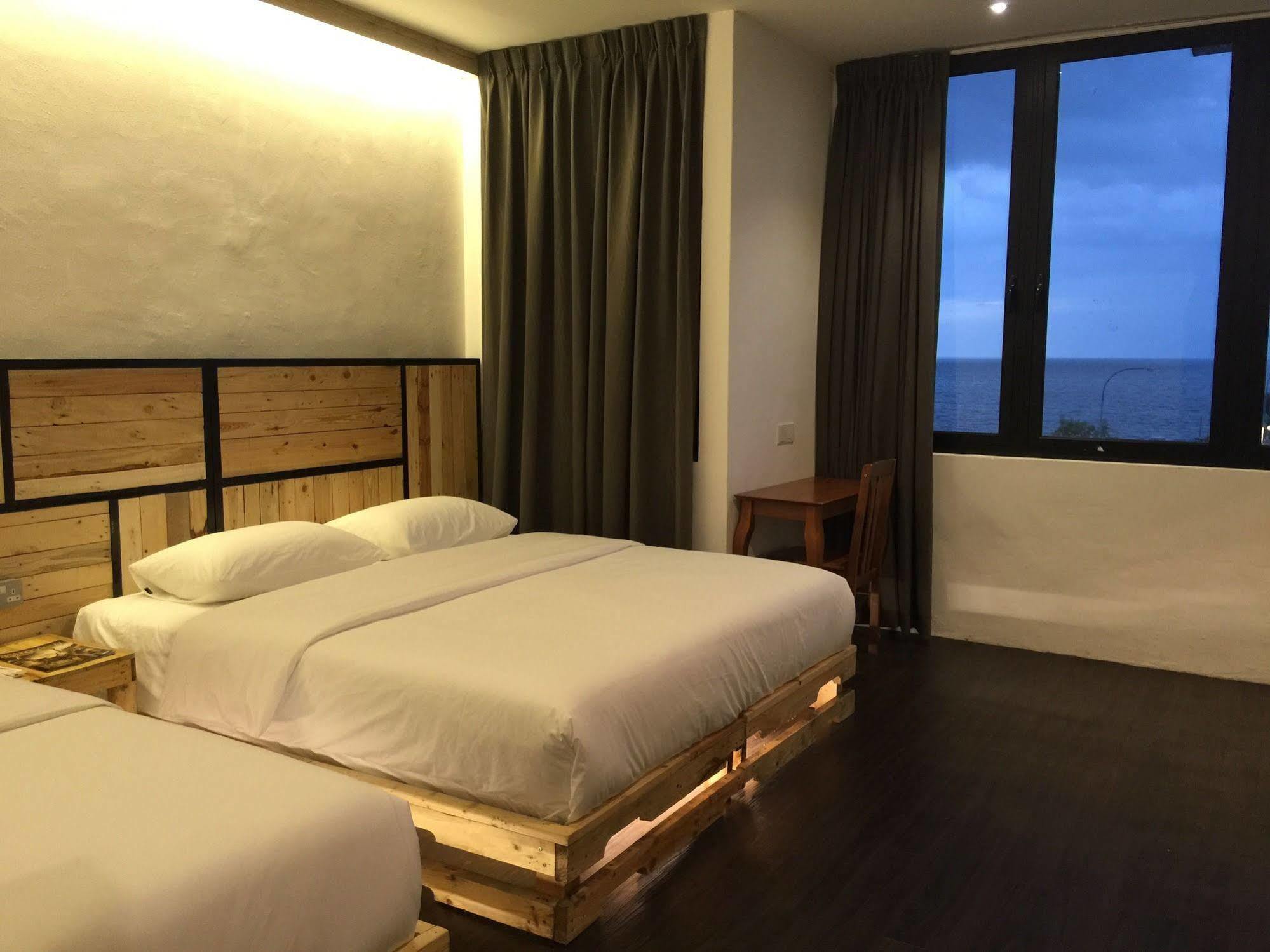 The Oikos Hotel Pontian Kecil Dış mekan fotoğraf